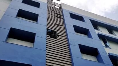 প্লাস্টার করা হাতে পাইপ বেয়ে পালানোর চেষ্টা রোগীর, ধুন্ধুমারকাণ্ড ঝাড়গ্রাম হাসপাতালে