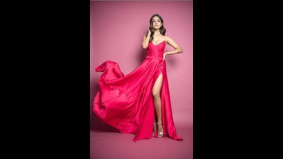 ஆடையை குறைத்து... சம்பளத்தை எகிற வைத்த மாளவிகா மோகன்..! நயன்தாராவையே மிஞ்சிட்டாங்களே..!