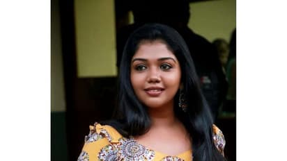 இதுவரை பார்த்திராத அளவிற்கு செம்ம அழகாய் மாறிய ரித்விகா..! லேட்டஸ்ட் கிளிக்ஸ்!