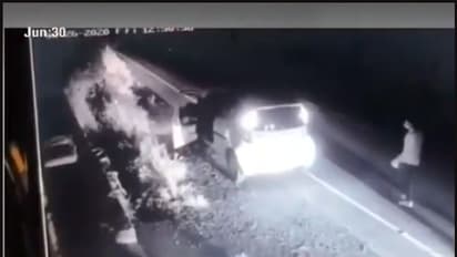 മാസ്കും, ഗ്ലൗസും വഴിയരികിൽ കളയുന്നതിന്റെ സിസിടിവി ദൃശ്യം പുറത്ത്