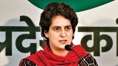 హత్రాస్ ఘటన : వాల్మీకి ఆలయం వద్ద ప్రియాంక ధర్నా