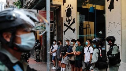 #UnmaskingChina:ஹாங்காங்கில் மாணவர்களின் குரல்வளையை நெறிக்கும் சீனா..!! "குளோரி டூ ஹாங்காங்" பாடலை பாட தடை..!