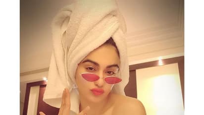 கவர்ச்சியில் அதிர வைக்கும் அடா ஷர்மா...! கண் கூசும் கிளிக்ஸ் !