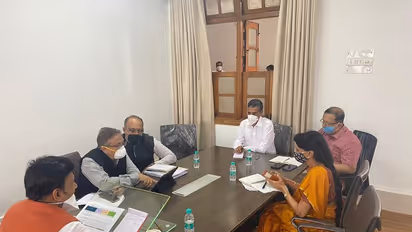 Karnataka medical education minister inaugurates COVID-19 testing lab at Gadag Institute of Medical Sciences