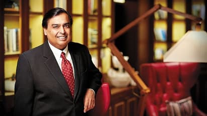 വൻ ബിസിനസ് നീക്കങ്ങളുമായി മുകേഷ് അംബാനി: കടബാധ്യതയില്ലാത്ത കമ്പനിയായി ആർഐഎൽ; നിക്ഷേപകരായി ഇന്റൽ ക്യാപിറ്റലും