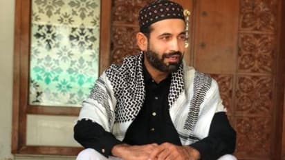 এই ছবির কারণেই সোশ্যাল মিডিয়ায় ট্রোলড হলেন ইরফান পাঠান,তুলনা করা হল পরবর্তী হাফিজ সৈঈদের সঙ্গে