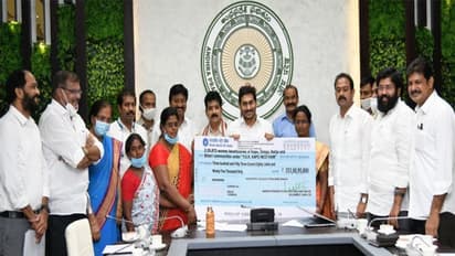 బిగ్ బ్రేకింగ్... ముఖ్యమంత్రి జగన్ తో కరోనా సోకిన ఎమ్మెల్యే