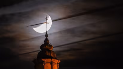 Lunar Eclipse 2022: 5 TIPS to keep in mind while capturing Chandra Grahan