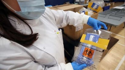 ఒక్క రోజుకే రూ.1.50 లక్షల బిల్లు: ఫీవర్ ఆసుపత్రి డీఎంఓ నిర్భంధం,సెల్ఫీ వీడియో