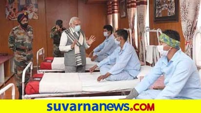ಆರ್ಮಿ ಹಾಸ್ಪಿಟಲ್ಗೆ ಮೋದಿ ಭೇಟಿ: ಡಾಕ್ಟರ್ ಬದಲು ಫೋಟೋಗ್ರಾಫರ್ ಇದ್ದಾರೆ ಎಂದು ಕಾಂಗ್ರೆಸ್ ಟೀಕೆ