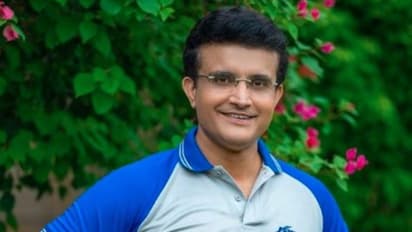 জন্মদিনের আগে ফের ব্যাট হাতে সৌরভ গঙ্গোপাধ্যায়,ভঙ্গিমা সেই 'বাপি বাড়ি যা'