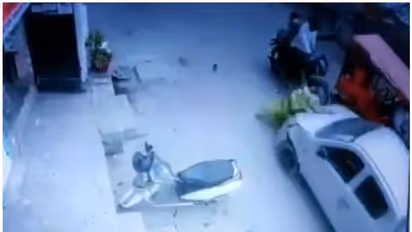 മദ്യലഹരിയിൽ വയോധികയെ ഇടിച്ചിട്ട്, നിർത്താതെ പോകുന്നതിനിടെ വീണ്ടും കാർ കയറ്റിയിറക്കി എസ്‌ഐ