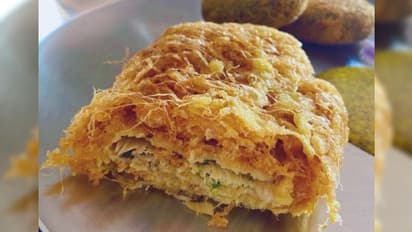 ছুটির দিনে জমে উঠুক চায়ের আড্ডা, পাতে থাকুক লোভনীয় ফিশ কবিরাজী