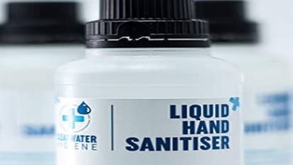 মদ না পেয়ে হ্যান্ড স্যানিটাইজারেই নেশা মেটাতে গিয়েছিলেন ওঁরা, কিন্তু ফল হল হিতে বিপরীত