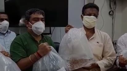 ডেঙ্গু নিধনে হাতিয়ার মাছ, পথ দেখাচ্ছে বাপির গাপ্পি