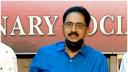 എസ്എഫ്ഐ വിദ്യാർത്ഥിയുടെ കൊലപാതകം, പ്രതിഷേധത്തിനിടെ പ്രേമചന്ദ്രൻ എംപിയുടെ വാഹനമാക്രമിച്ചെന്ന് പരാതി