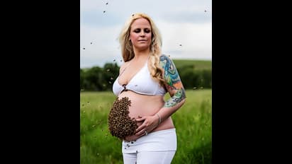 নগ্ন স্ফিত পেটে খেলে বেড়াচ্ছে ১০০০০ মৌমাছি, এমন অদ্ভূত মাতৃত্বকালীন ফটোশুটের কারণ কী