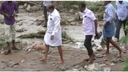 திமுக எம்.எல்.ஏ.வின் செருப்பை தூக்கி வந்த தலித் நிர்வாகி... சர்ச்சையில் சிக்கிய எம்.எல்.ஏ..!