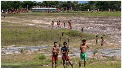 നേതാവിന്റെ മൃതദേഹം വിട്ടുകിട്ടണമെന്ന് ആവശ്യം; ഗോത്രവിഭാഗക്കാര് തട്ടിക്കൊണ്ട് പോയവരെ വിട്ടയച്ചു