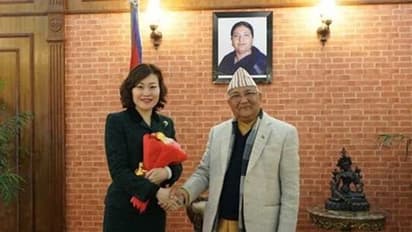 देश की साख को दांव में रखकर ड्रैगन को खुश कर रहे हैं ओली, अब नेपाल में ही घिरे