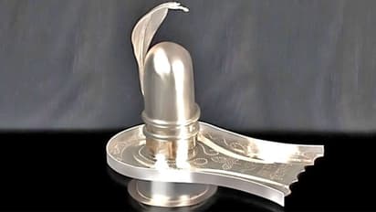 পোখরাজের শিবলিঙ্গে পুজো করলে বৃদ্ধি পায় ধন-সম্পদ, জেনে নিন কোন ধাতুতে কি লাভ হয়