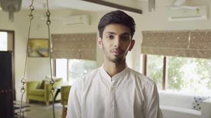 வாவ்... கலைநயத்தோடு காட்சியளிக்கும் இசையமைப்பாளர் அனிருத் வீடு..! ஜாலியா ஒரு விசிட் போலாம் வாங்க..!