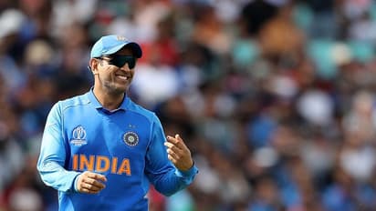 വിരമിക്കല് പ്രഖ്യാപനത്തിലും 'കൂള്' ആയി ധോണി