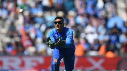 অবশেষে জানা গেল ধোনির অবসরের দিন, প্রাক্তন ক্রিকেটারকে জানিয়েছিলেন মাহি