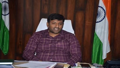 వాట్సాప్ మెసేజ్ కి రంగారెడ్డి కలెక్టర్ అమయ్ కుమార్ రియాక్షన్.. రైతు భావోద్వేగం