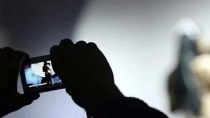 സ്വകാര്യ നിമിഷങ്ങൾ മൊബൈലില്‍ സൂക്ഷിച്ചിട്ടുണ്ടോ? ജാഗ്രത വേണം, മുന്നറിയിപ്പ് നല്‍കി പൊലീസ്