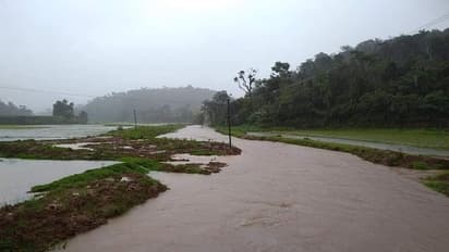 ಸತತ ಮಳೆಗೆ ಕೊಡಗಿನಲ್ಲಿ ಭೂಕುಸಿತ, ಮತ್ತೆ ಪ್ರವಾಹ ಭೀತಿ: ಇಲ್ಲಿವೆ ಫೋಟೋಸ್