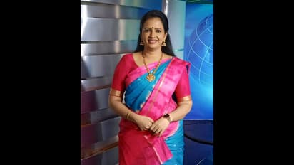 நடிகையாகவும் களமிறங்கியுள்ள செய்திவாசிப்பாளர் சுஜாதா பாபு! நீங்கள் பார்த்திடாத புகைப்படங்கள்!