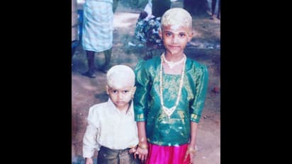 இந்த புகைப்படத்தில் இருக்கும் விஜய் டிவி பிரபலம் யார் தெரியுமா? ஆள் அடையாளம் தெரியாமல் மாறிட்டாங்க.!