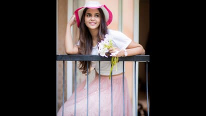 சைத்ரா ரெட்டியின் செல்ல ரியாக்ஷன் பார்த்து... மனசே நழுவுது..! டாப் டக்கர் கிளிக்ஸ்!