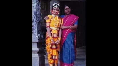 இளமை புதுமை தொகுப்பாளினி ஸ்வர்ணமால்யா இப்போ எப்படி இருக்காங்க தெரியுமா?