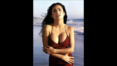 सलमा हायेक की ये सेक्सी और हॉट फोटोज तो शर्तिया नहीं देखी होंगी आपने