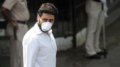 হাসপাতালে চার দেওয়ালে বন্দি অভিষেক, কোভিড ওয়ার্ড থেকে পোস্ট করলেন ছবি