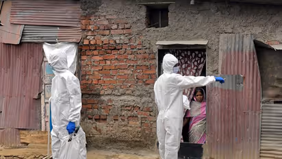 করোনা সন্দেহে মহিলার মৃত্যু, পরিবারকে পানীয় জলটুকুও নিতে দিল না প্রতিবেশীরা