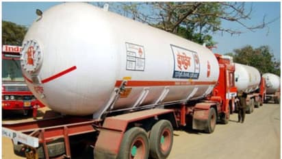 గుంటూరులో ఆక్సిజన్కు కటకట: విశాఖ నుంచి బయల్దేరిన ట్యాంకర్