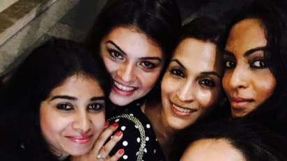 சூப்பர் ஸ்டார் மகள் சௌந்தர்யா ரஜினிகாந்த்... கணவர் - குழந்தையோடு இருக்கும் கியூட் போட்டோஸ்!