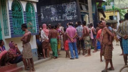 গ্রাহকদের কার্ড আটকে রেখে রেশন 'আত্মসাৎ', বিক্ষোভের মুখে মুচলেকা দিতে হল ডিলারকে