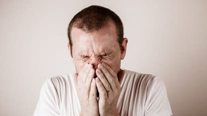 തുമ്മല് പിടിച്ചുവയ്ക്കാറുണ്ടോ? ഒരിക്കലും ചെയ്യല്ലേ... കാരണമിതാണ്...