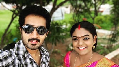 కార్తీక దీపం టీంకు బై చెప్పిన వంటలక్క.. కేరళకు తిరుగు ప్రయాణం