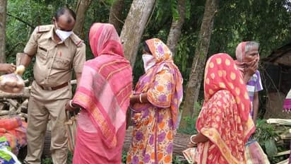 বেতনের টাকায় দুঃস্থ খাদ্যসামগ্রী বিতরণ, মানবিকতার নজির পুলিশকর্মীর