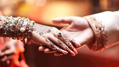 ఆస్పత్రిలోనే ప్రియురాలిని పెళ్లాడిన కరోనా బాధితుడు