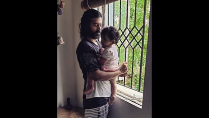 நடிகர் அஸ்வின்யின் அழகிய மனைவி குழந்தையுடன்! கியூட் போட்டோஸ்!