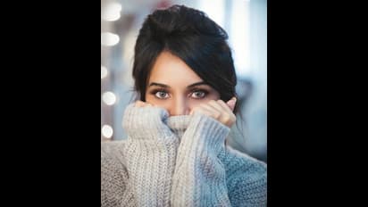 அழகிய சிரிப்பில் அசரவைக்கும் நடிகை சமீரா... லேட்டஸ்ட் போட்டோ கேலரி!