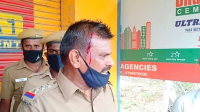 நாகை: சுருக்குமடி வலை..விசைப்படகுகளுக்கு தடை .. மீனவர்கள் ஆர்ப்பாட்டம். கலவரத்தில் இன்ஸ்பெக்டர் மண்டை உடைப்பு.