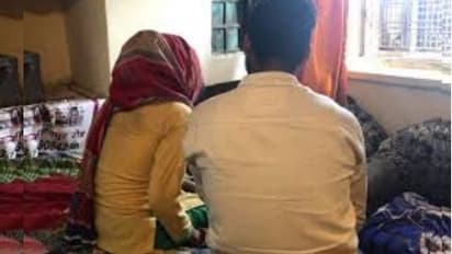 బాబాయ్ తో కూతురు ప్రేమ...పురుగుల మందు ఒకరు, చెట్టుకు ఉరేసుకుని మరొకరు...