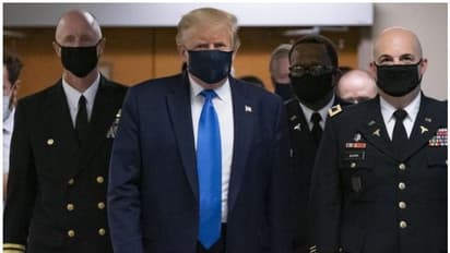 'ഒരിക്കലും മാസ്ക് ധരിക്കുന്നതിന് എതിരായിരുന്നില്ല'; പൊതുവേദിയില് ആദ്യമായി മാസ്ക് ധരിച്ച് ട്രംപ്